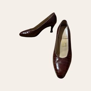 Vintage Salvatore Ferragamo Brown Crocodile Embossed Heels 8